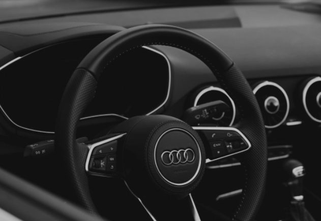 Stuur van een Audi - auto zoekopdracht MKF Automotive